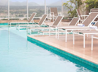 Swimming pool Hotel Promenade Fusion Itaguaí